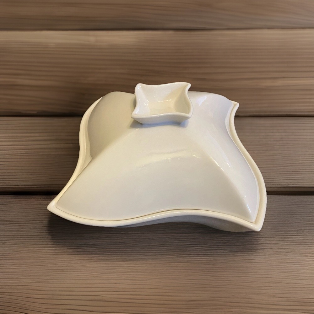 Godinger White Ceramic Swirl Lidded Covered Serving Bowl White‎ Unique